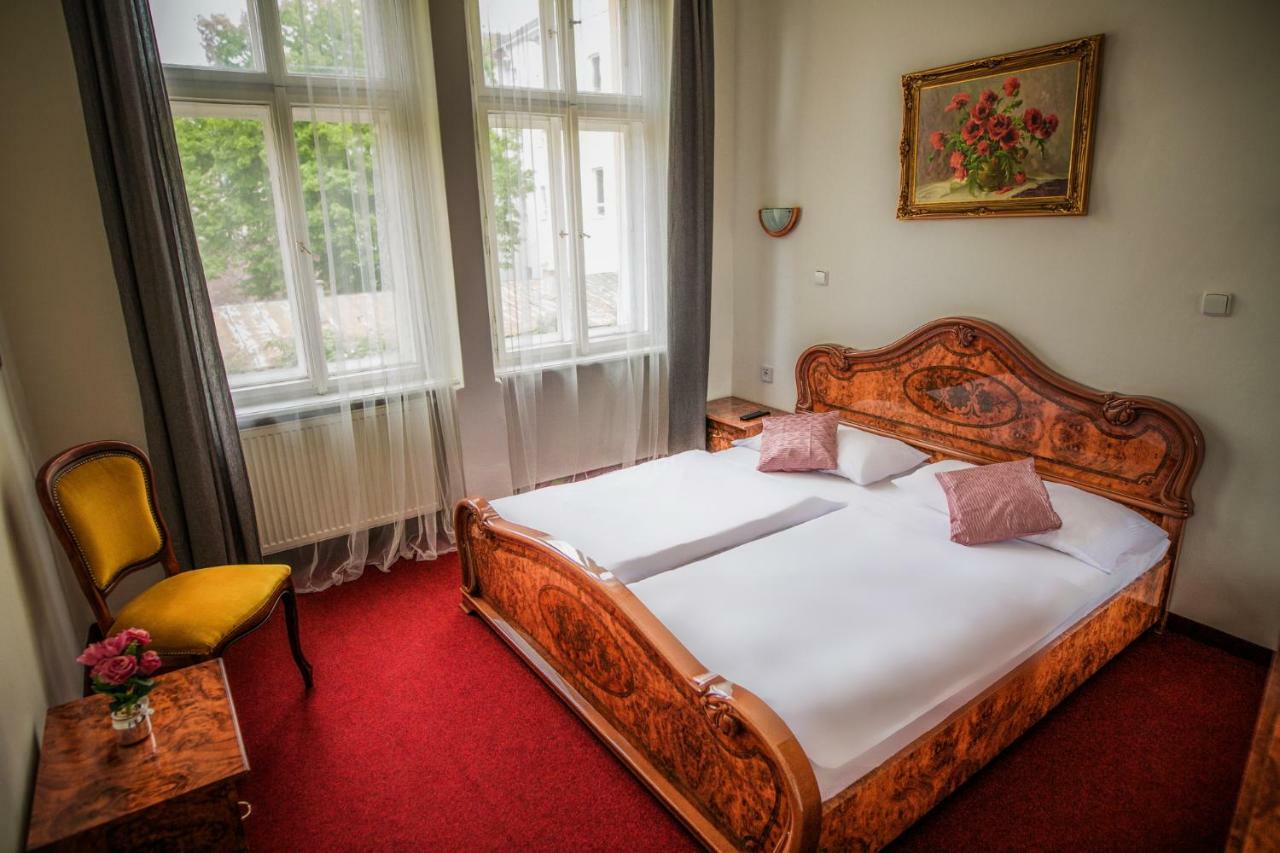 Hotel Dejmalik Литомержице Экстерьер фото